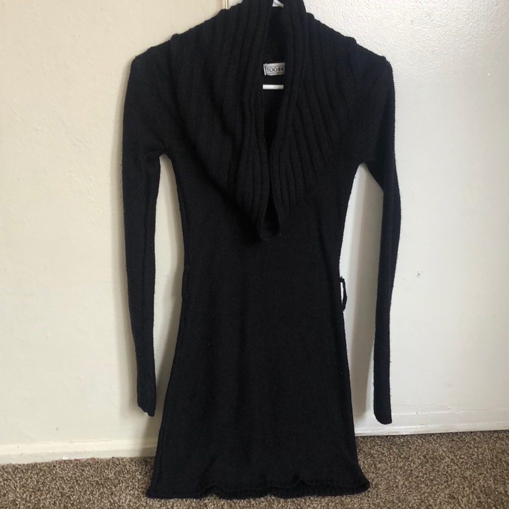 Black scoop neck tunic